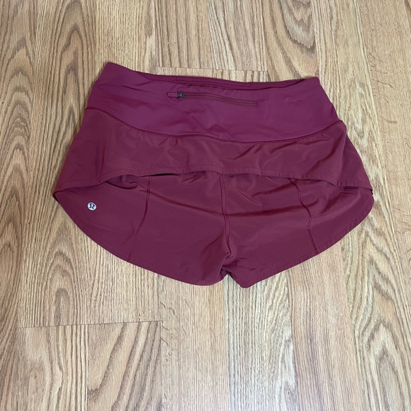 Lululemon shorts size 8 - Picture 2 of 2